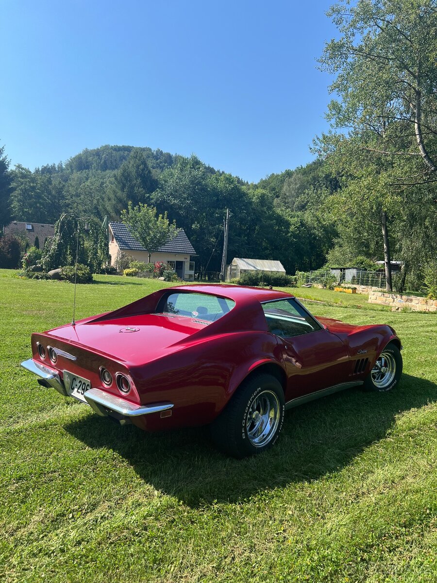 Chevrolet Corvette C3 manuál chromka - detail 1