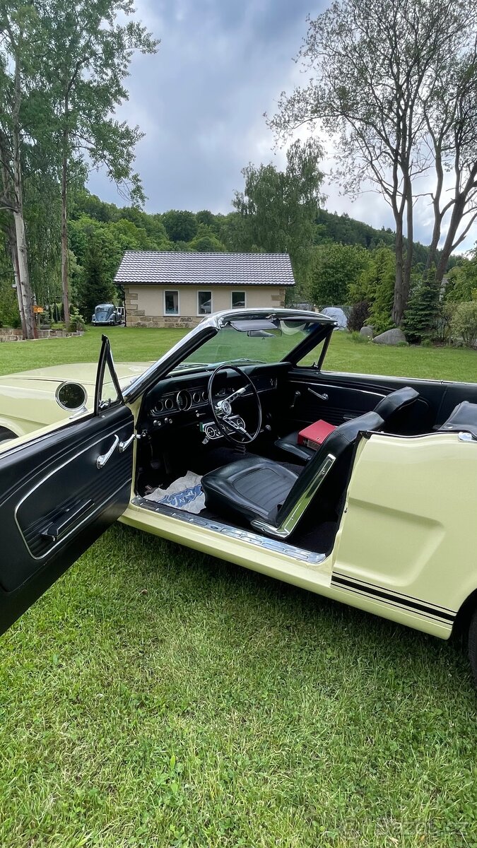 Ford Mustang GT convertible MANUÁL - detail 4