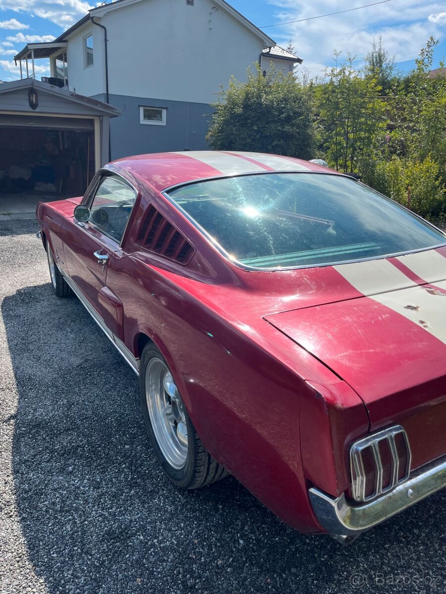 Ford Mustang Fastback - detail 3