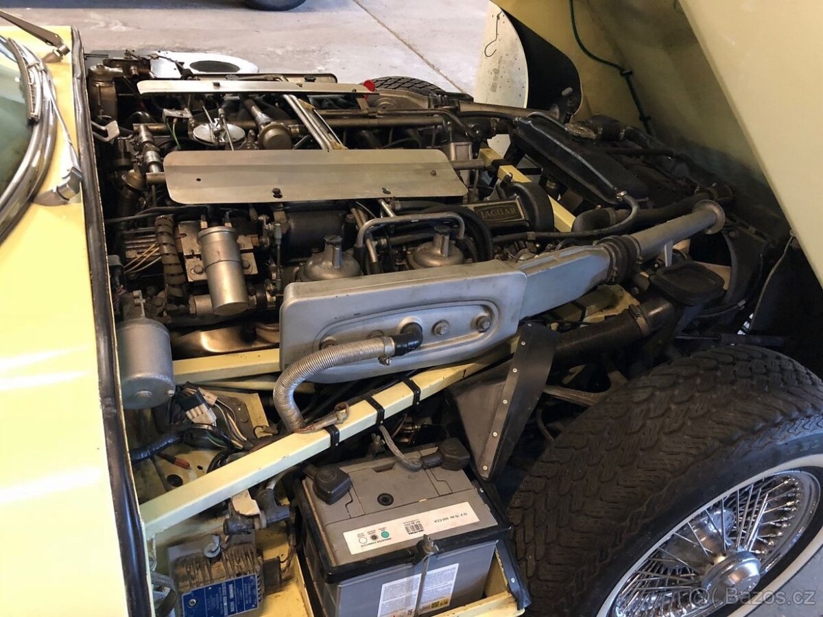 Jaguar E-Type 2+2 matching numbers - detail 7